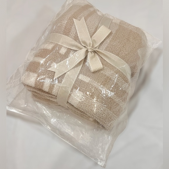 74”x60” Extra Large Cozy Knit Ultra Soft Throw Plush Blanket in Neutral Color - Picture 7 of 13